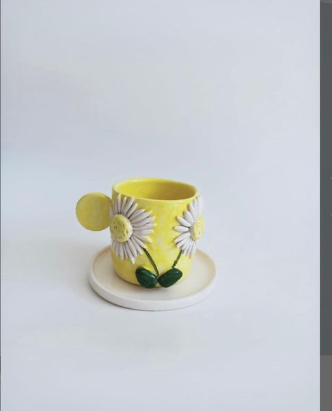 handmade decorative ceramic daisy coffee cup tea plate creative high-quality teacup and base art 2020 trend q1221
handmade decorative ceramic daisy coffee cup tea plate creative high-quality teacup and base art 2020 trend q1221