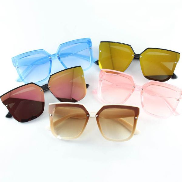 2021 fashion kids designer sunglasses oversize lenses front of frame cool boy and girl pure color design eyewear wholesale, White;black
2021 fashion kids designer sunglasses oversize lenses front of frame cool boy and girl pure color design eyewear wholesale, White;black