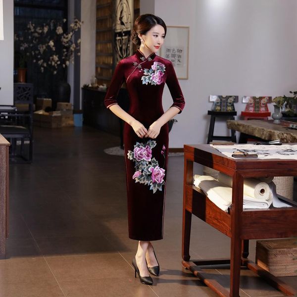 2021 new women dress vintage velour chinese traditional long cheongsam daily banquet large size performance dress mother, Red
2021 new women dress vintage velour chinese traditional long cheongsam daily banquet large size performance dress mother, Red