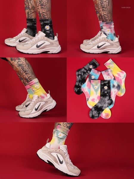 colorful tie-dye high streets embroidery daisies men socks ins fashion street personality basketball women stockings1, Black
colorful tie-dye high streets embroidery daisies men socks ins fashion street personality basketball women stockings1, Black