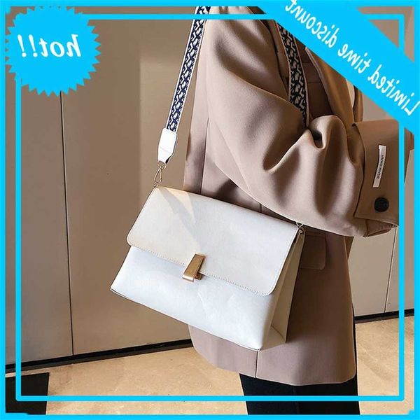 wanghong 2019 popular new korean versatile messenger simple fashion one shoulder women's bag
wanghong 2019 popular new korean versatile messenger simple fashion one shoulder women's bag