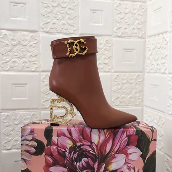 fashion leather women's shoes designer metal buckle brand high heeled pointed luxury short boots, Red;white
fashion leather women's shoes designer metal buckle brand high heeled pointed luxury short boots, Red;white