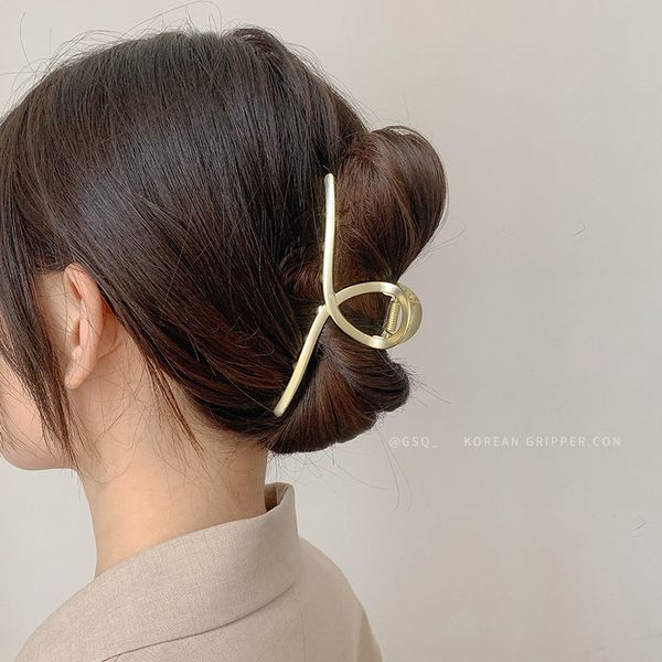 ins metal hairpin back head temperament large pan hair horsetail shark clip headdress
ins metal hairpin back head temperament large pan hair horsetail shark clip headdress