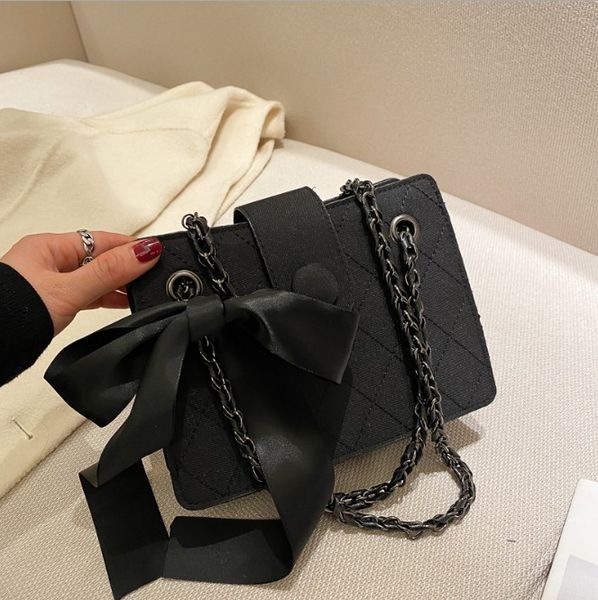 minimalist design small female handbag 2020 new trendy all-match shoulder bag autumn and winter elegant texture messenger cross body bag
minimalist design small female handbag 2020 new trendy all-match shoulder bag autumn and winter elegant texture messenger cross body bag
