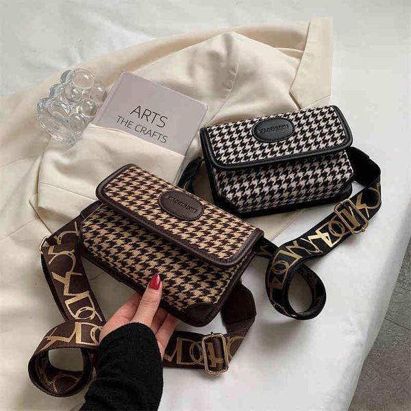 2022 latest luggage factory wholesale bag lady single shoulder diagonal bag checkered armpit small square
2022 latest luggage factory wholesale bag lady single shoulder diagonal bag checkered armpit small square