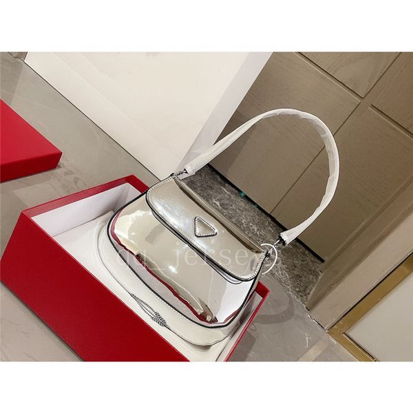 luxury designer 2021 new calf leather medieval underarm bag retro casual banquet saddle bag hand carrying chain bag
luxury designer 2021 new calf leather medieval underarm bag retro casual banquet saddle bag hand carrying chain bag