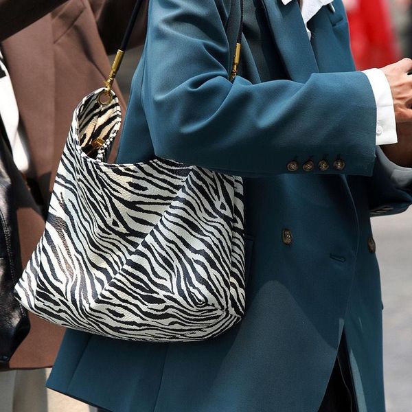 pu leather women hobos shoulder bags vintage zebra print ladies underarm bags fashion female large capacity handbags casual tote
pu leather women hobos shoulder bags vintage zebra print ladies underarm bags fashion female large capacity handbags casual tote