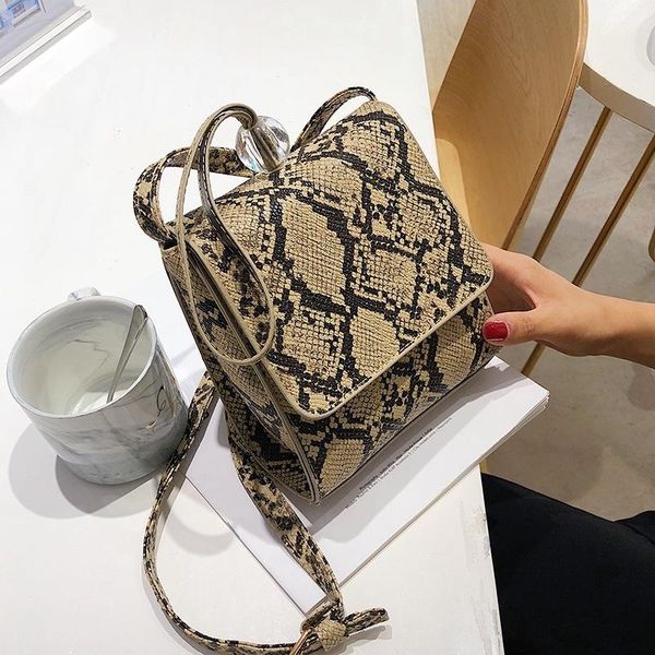 serpentine leather crossbody bags for women 2020 luxury handbag designer ladies hand tote shoulder messenger bag sac main female
serpentine leather crossbody bags for women 2020 luxury handbag designer ladies hand tote shoulder messenger bag sac main female