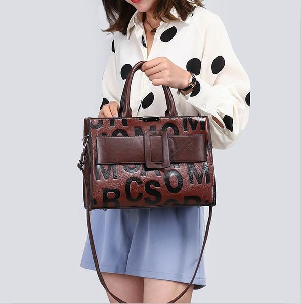 ladies leather shoulder bags elegant atmosphere buckle decoration ladies handbags thicken large capacity fashion bag street letter printed handbag
ladies leather shoulder bags elegant atmosphere buckle decoration ladies handbags thicken large capacity fashion bag street letter printed handbag