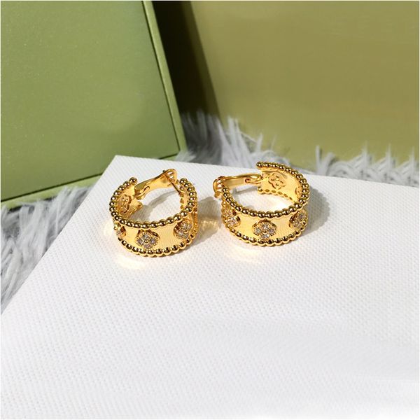 женщины марка кристалл круг хооп серьги мода панк ювелирных изделий rhinestone серьги подвеска золотые серьги клуб hiphop bijoux с коробкой, White
женщины марка кристалл круг хооп серьги мода панк ювелирных изделий rhinestone серьги подвеска золотые серьги клуб hiphop bijoux с коробкой, White