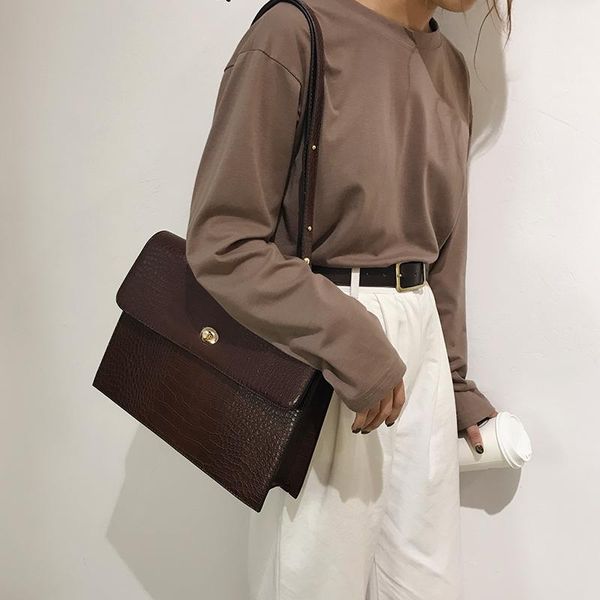 one-shoulder big bag female 2020 autumn and winter new ins korea retro crocodile pattern handbag large capacity briefcase
one-shoulder big bag female 2020 autumn and winter new ins korea retro crocodile pattern handbag large capacity briefcase
