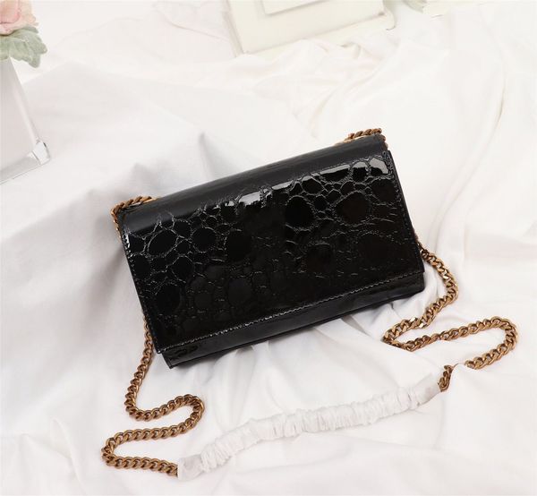 2020 selling leather one-shoulder bag thick chain real leather medium stylish one-shoulder bag size:20*13.5*5.5cm fast shipping
2020 selling leather one-shoulder bag thick chain real leather medium stylish one-shoulder bag size:20*13.5*5.5cm fast shipping