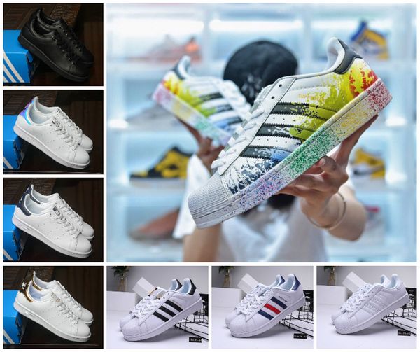 2021 superstars mens new star black white gold hologram junior originals super 80s pride sneakers women men walk outdoor shoes
2021 superstars mens new star black white gold hologram junior originals super 80s pride sneakers women men walk outdoor shoes
