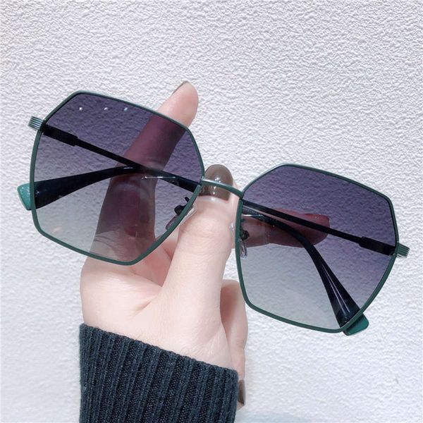 sunglasses women's polarized 2021 anti new ultraviolet round face thin sunglasses, White;black
sunglasses women's polarized 2021 anti new ultraviolet round face thin sunglasses, White;black