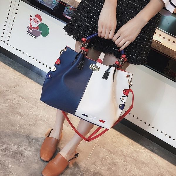 020 on winter personality will capacity single shoulder satchel package chao 100 take the hand promote woman
020 on winter personality will capacity single shoulder satchel package chao 100 take the hand promote woman