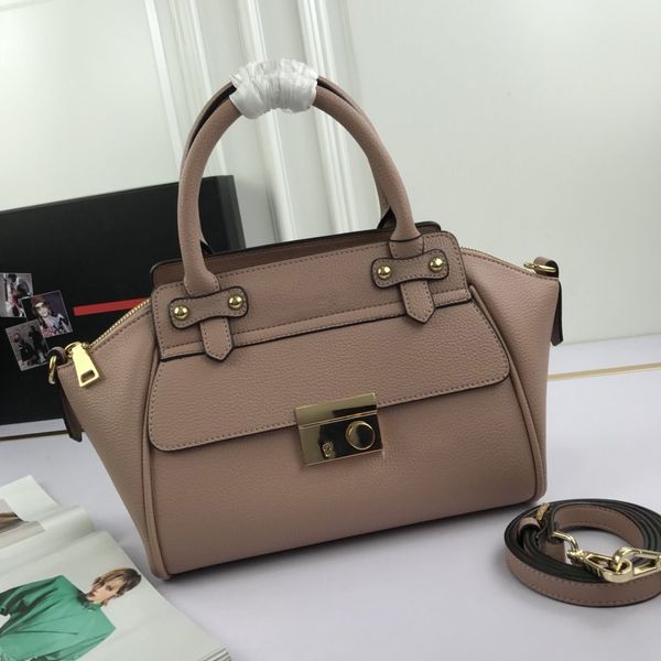 designer-2020 handbag lady trapezebag designer shoulder pu leather handbag lady messenger outdoor shoulder bag
designer-2020 handbag lady trapezebag designer shoulder pu leather handbag lady messenger outdoor shoulder bag