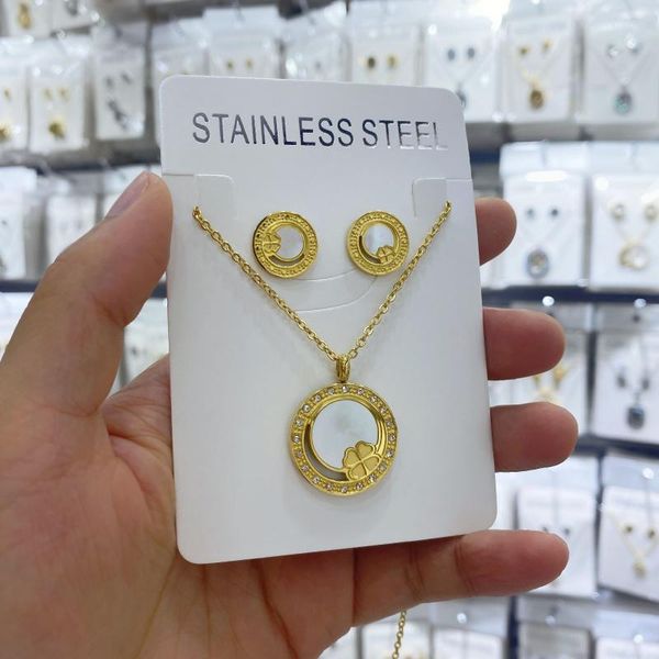 stainless steel necklace for women man lover's clover gold and silver color pendant necklace engagement jewelry
stainless steel necklace for women man lover's clover gold and silver color pendant necklace engagement jewelry