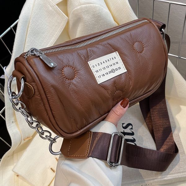 niche design 2022 new fashion women's winter leisure chain versatile messenger small square bag
niche design 2022 new fashion women's winter leisure chain versatile messenger small square bag