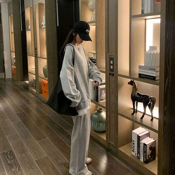 sandro moscoloni 2020 leisure sports suit women's foreign style plush sweater wide leg pants two piece set, Gray
sandro moscoloni 2020 leisure sports suit women's foreign style plush sweater wide leg pants two piece set, Gray