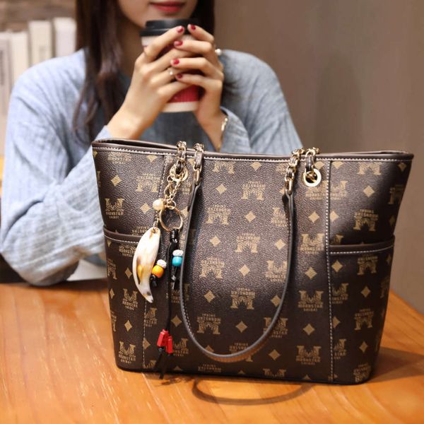 luxurys designers 2021 new fashion versatile ins tote leather hand large capacity one shoulder women's bag
luxurys designers 2021 new fashion versatile ins tote leather hand large capacity one shoulder women's bag