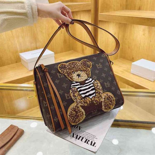 2022 factory wholesale autumn winter women's new shoulder large capacity handbag commuter tote bag
2022 factory wholesale autumn winter women's new shoulder large capacity handbag commuter tote bag