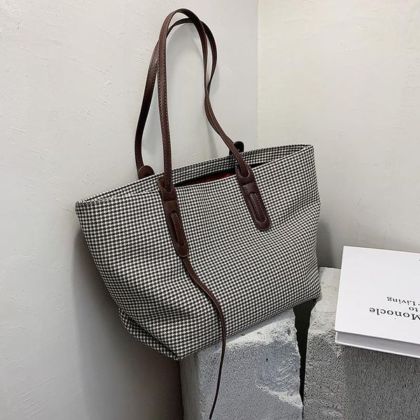 original design retro student class bag 2020 new fashion large-capacity shoulder underarm bag lattice handbag width: 45cm
original design retro student class bag 2020 new fashion large-capacity shoulder underarm bag lattice handbag width: 45cm