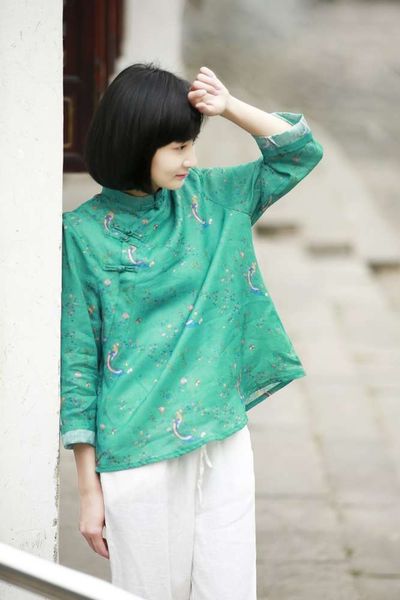 y712 spring and summer new product improved coil button art short slowly turns blue loose large size shirt, White
y712 spring and summer new product improved coil button art short slowly turns blue loose large size shirt, White
