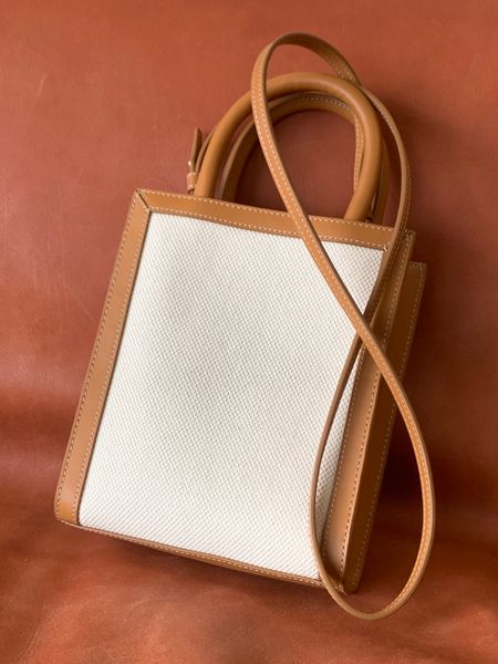 2021 luxury women mini tote canvas vertical section, small and light, versatile and cute
2021 luxury women mini tote canvas vertical section, small and light, versatile and cute