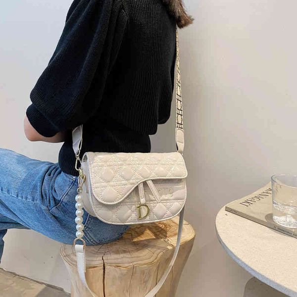 2022 factory wholesale single shoulder armpit hand-held foreign style bag, women's advanced sense, messenger, net red fashion trend
2022 factory wholesale single shoulder armpit hand-held foreign style bag, women's advanced sense, messenger, net red fashion trend