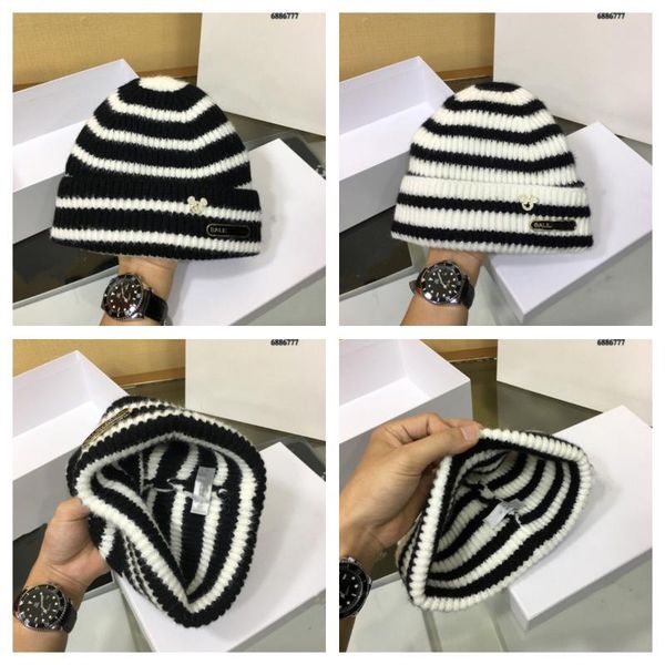 021ss women double deck knitted wool hat winter natural raccoon fur warm caps female pom pom hats ladies fashion skullies cap 8, Blue;gray
021ss women double deck knitted wool hat winter natural raccoon fur warm caps female pom pom hats ladies fashion skullies cap 8, Blue;gray