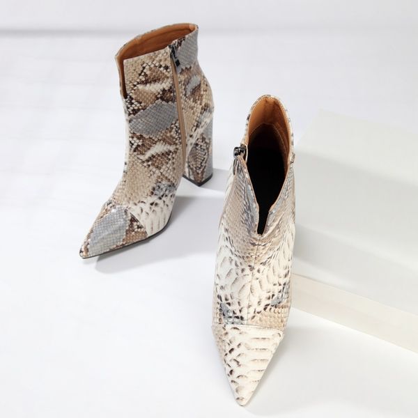 2020 new foreign trade snakeskin pattern short boots womens cross-border european and american large size womens shoes chunky heel high heel, Black
2020 new foreign trade snakeskin pattern short boots womens cross-border european and american large size womens shoes chunky heel high heel, Black