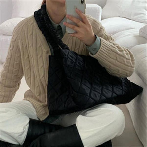 new women handbags space cotton pad feather padding retro solid bucket bag handbag shoulder bags tote messenger bag
new women handbags space cotton pad feather padding retro solid bucket bag handbag shoulder bags tote messenger bag