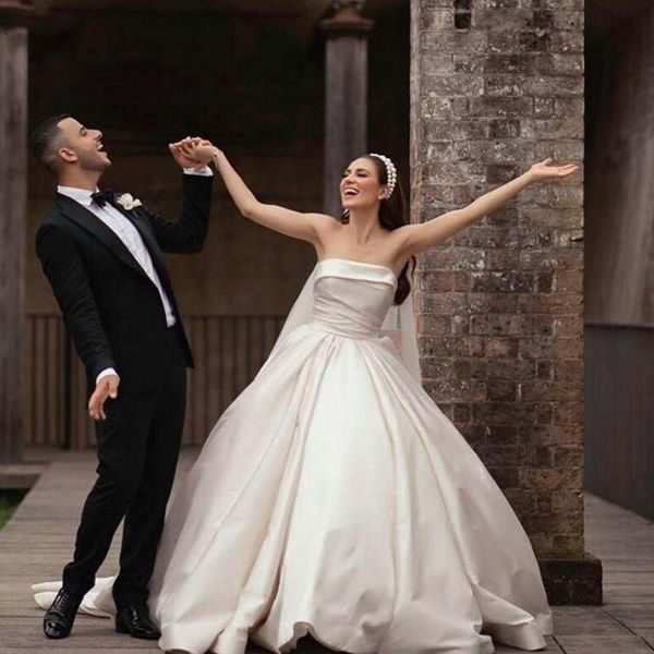 elegant satin strapless wedding dresses backless bridal gowns with big bow sweep train robe de mariée vestidos, White
elegant satin strapless wedding dresses backless bridal gowns with big bow sweep train robe de mariée vestidos, White