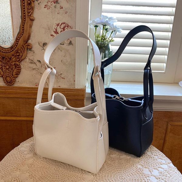 cross body designer white crossbody shoulder bags for women large capacity handbags fashion trend 2021 women's soft pu leather bag
cross body designer white crossbody shoulder bags for women large capacity handbags fashion trend 2021 women's soft pu leather bag