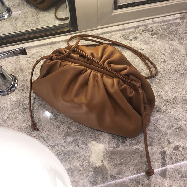 factory wholesale design cloud bag,5colors,fast delivery, contact me for more details pictures
factory wholesale design cloud bag,5colors,fast delivery, contact me for more details pictures