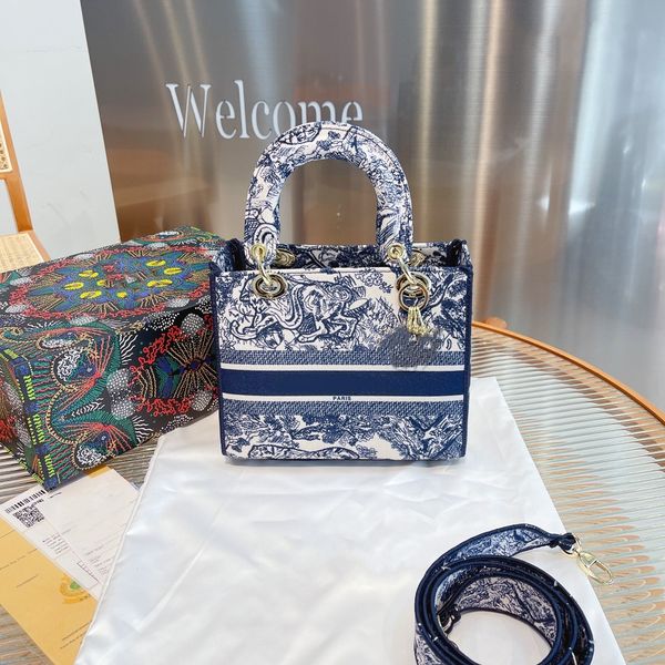21ss lady messenger bag designer handbag classic letter fashion shoulder bag lady wallet
21ss lady messenger bag designer handbag classic letter fashion shoulder bag lady wallet