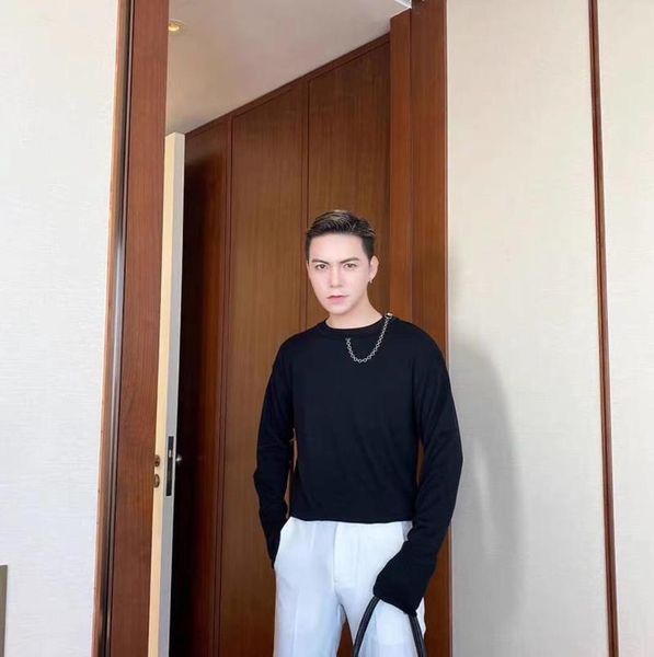 luxury designer zipper design fashion brand knit sweater men's slim thin hedging long sleeve bottoming shirt shirt men's top, White;black
luxury designer zipper design fashion brand knit sweater men's slim thin hedging long sleeve bottoming shirt shirt men's top, White;black