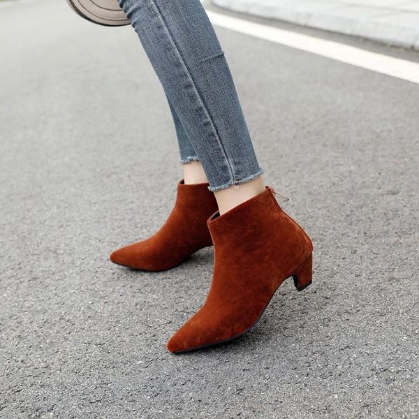 boots big size 11 12 13 14 15 fashion with pointed abnormal heel and middle cat heel, back zipper short barrel, Black
boots big size 11 12 13 14 15 fashion with pointed abnormal heel and middle cat heel, back zipper short barrel, Black