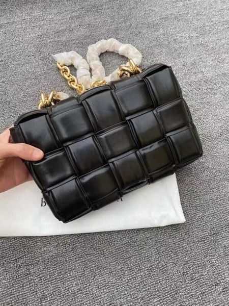 new bag series 7a high-end boutique custom thick chain pillow cover gold chain black is quite arrogant
new bag series 7a high-end boutique custom thick chain pillow cover gold chain black is quite arrogant
