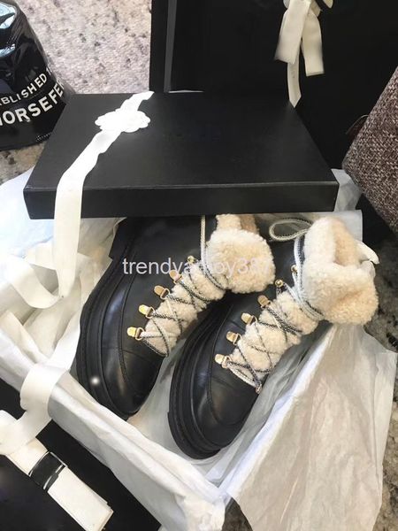 boots leather plush martin boots women's winter short flat bottom color matching socks thick heel, Black 
boots leather plush martin boots women's winter short flat bottom color matching socks thick heel, Black