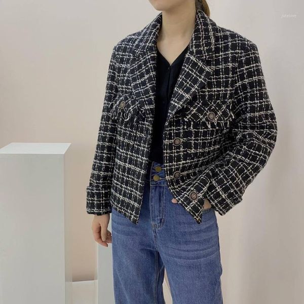 winter long style commuting lattice retro design black thickened european and american straight tube suit collar coat1 
winter long style commuting lattice retro design black thickened european and american straight tube suit collar coat1