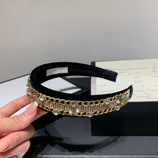 2021 early spring new autumn and winter fashion, diamond, pearl, metal decoration, hair hoop, fashion, fashion, retro trend
2021 early spring new autumn and winter fashion, diamond, pearl, metal decoration, hair hoop, fashion, fashion, retro trend