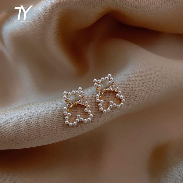 stud 2021 classic zircon bow pearl hollow out bear earrings for woman cute girl's unusual luxury korean jewelry, Golden;silver
stud 2021 classic zircon bow pearl hollow out bear earrings for woman cute girl's unusual luxury korean jewelry, Golden;silver