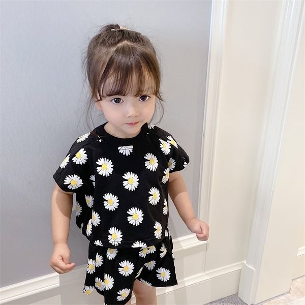 summer baby girls floral printed clothes sets short sleeve loose tee and shorts 2 pcs sets 201126, White
summer baby girls floral printed clothes sets short sleeve loose tee and shorts 2 pcs sets 201126, White