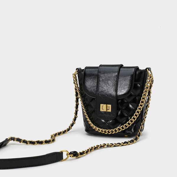 luxurys designers women's 2021 new korean versatile one shoulder messenger fashion rhombic chain bag
luxurys designers women's 2021 new korean versatile one shoulder messenger fashion rhombic chain bag