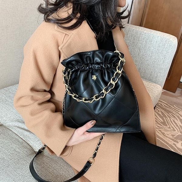 shoulder bags solid color women leather bag designer luxury clutch small crossbody handbags 2021 female fashion brand trend
shoulder bags solid color women leather bag designer luxury clutch small crossbody handbags 2021 female fashion brand trend