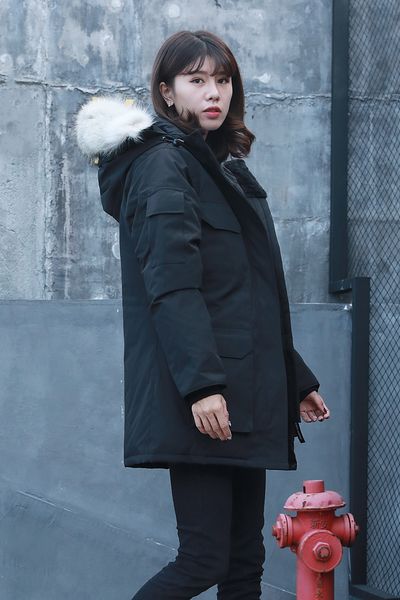 black women 90% down fill jackets with coyote fur trim keep warm expedition down parkas with ykk zipper
black women 90% down fill jackets with coyote fur trim keep warm expedition down parkas with ykk zipper