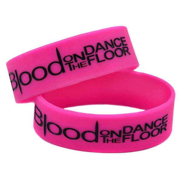 1pc 1 inch wide mj blood on the dance floor silicone bracelet for music fans, Golden;silver
1pc 1 inch wide mj blood on the dance floor silicone bracelet for music fans, Golden;silver