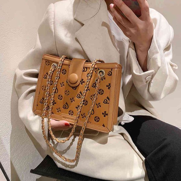 2022 latest handbag factory store on red texture large capacity printed women's one shoulder chain pattern fashionable and simple porta
2022 latest handbag factory store on red texture large capacity printed women's one shoulder chain pattern fashionable and simple porta