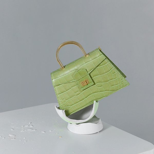 2021 vintage fashion bags brand style designer women handbag alligator cowhide leather totes metal handle shoulder bag large size
2021 vintage fashion bags brand style designer women handbag alligator cowhide leather totes metal handle shoulder bag large size